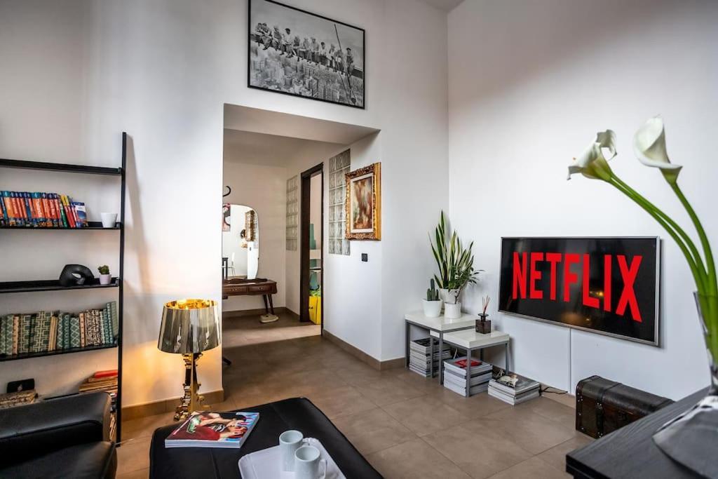 Life Is Beautiful Design Loft Navigli Romolo, Netflix, Wifi, Ac And Street Parking Appartement Milaan Buitenkant foto