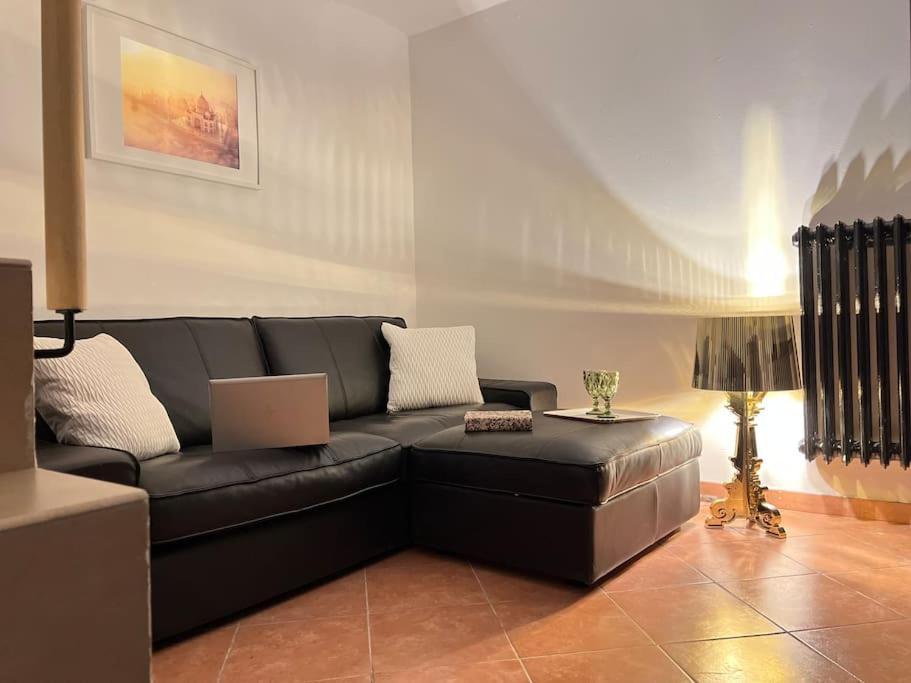 Life Is Beautiful Design Loft Navigli Romolo, Netflix, Wifi, Ac And Street Parking Appartement Milaan Buitenkant foto