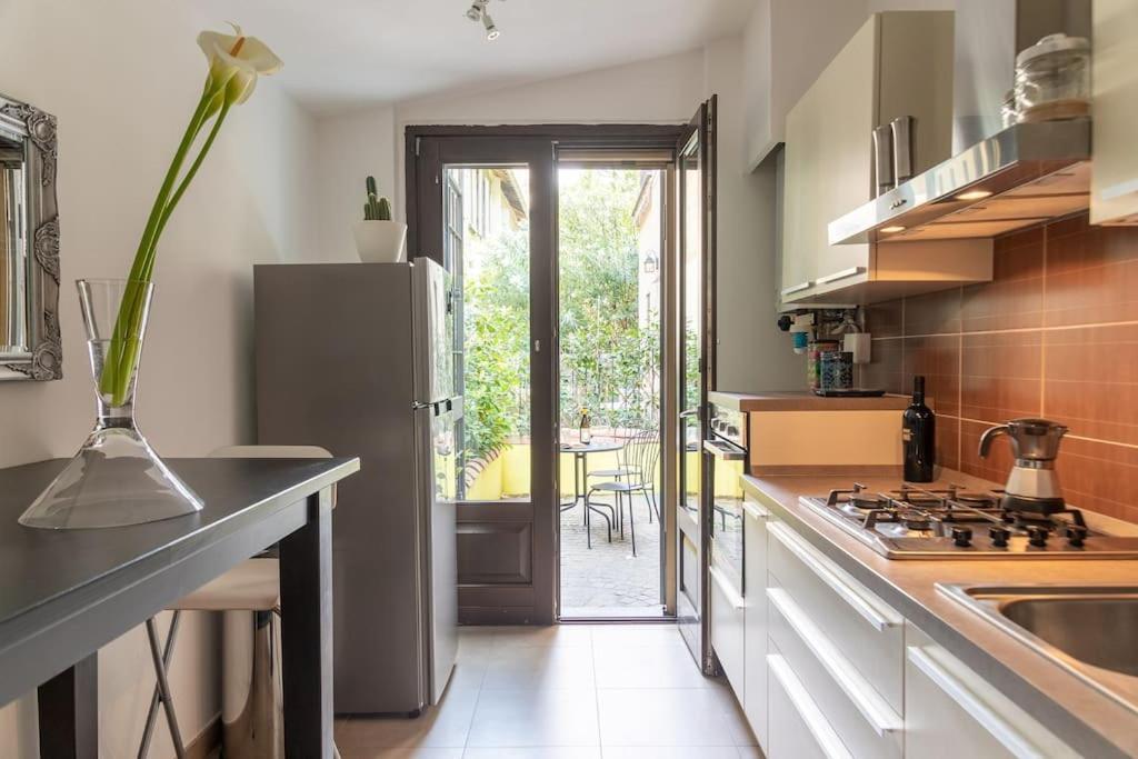 Life Is Beautiful Design Loft Navigli Romolo, Netflix, Wifi, Ac And Street Parking Appartement Milaan Buitenkant foto