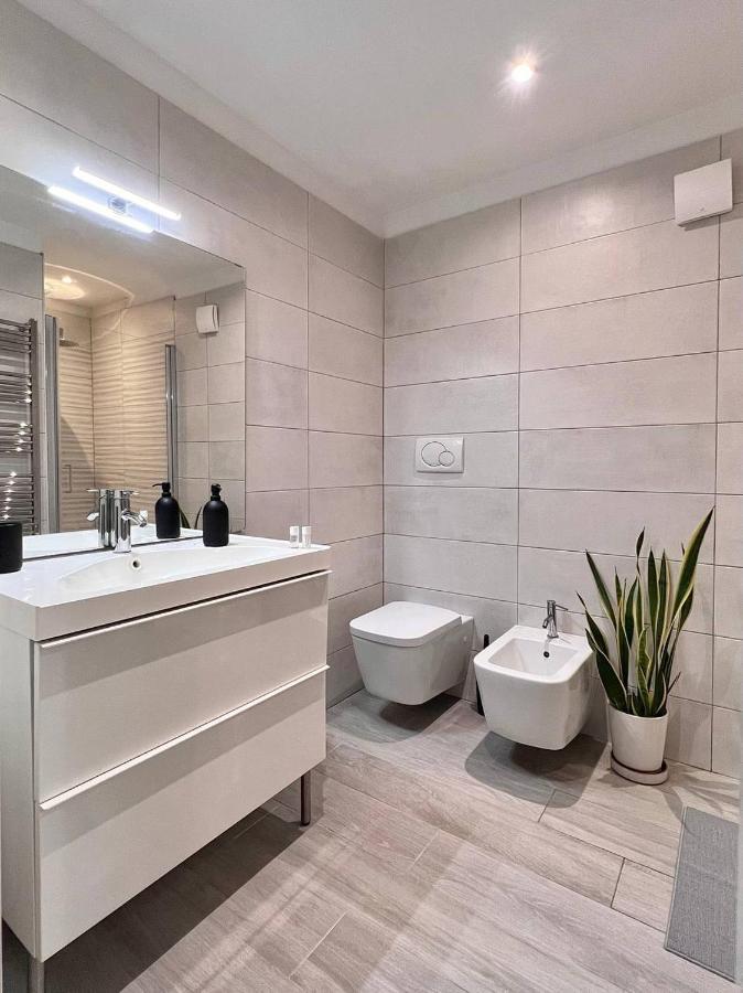 Life Is Beautiful Design Loft Navigli Romolo, Netflix, Wifi, Ac And Street Parking Appartement Milaan Buitenkant foto